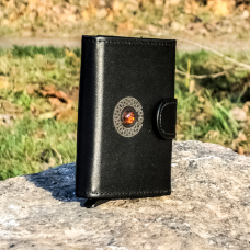 Elegantiška piniginė su iššokančiu mechanizmu